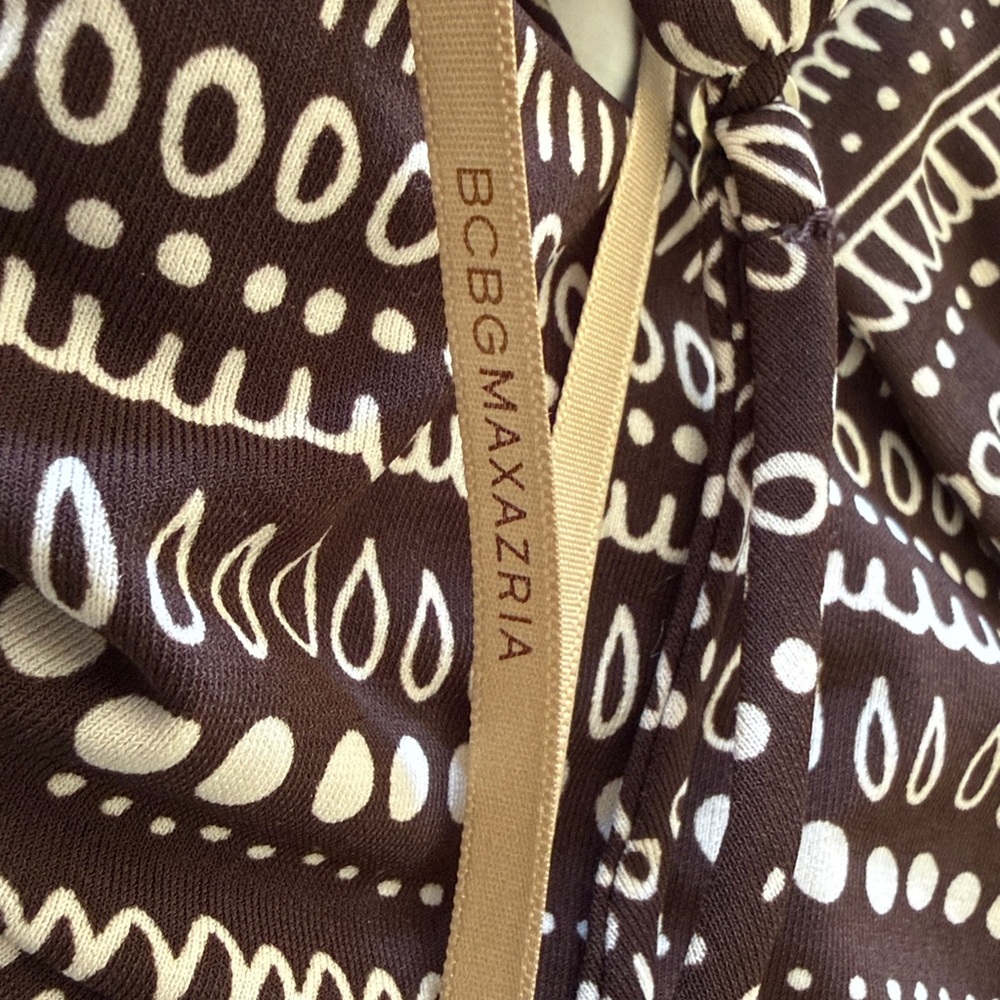 Chic Brown and White Patterned BCBG MAX AZRIA Top and Skirt Set - Picture 8 of 8